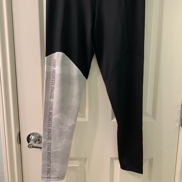 The North Face Women’s Leggings Size Medium Only Worn Few Times - Picture 1 of 3